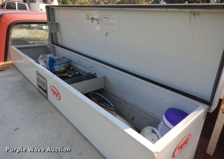 image for item GG9225 1995 Ford F250 utility bed pickup truck