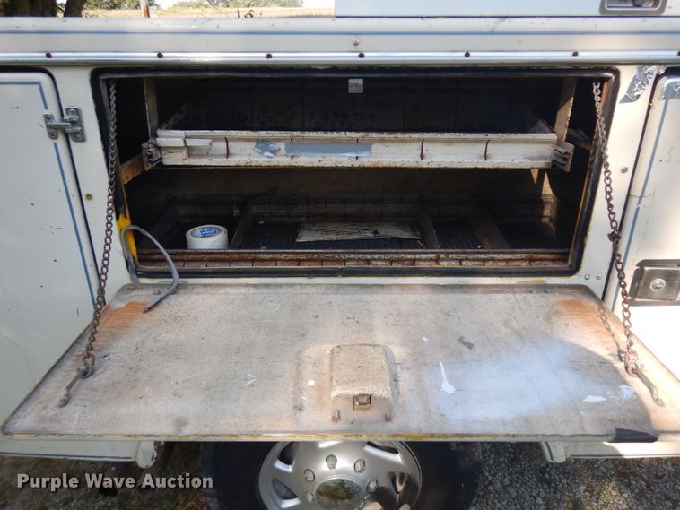 image for item GG9225 1995 Ford F250 utility bed pickup truck