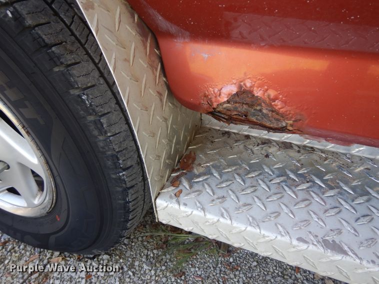 image for item GG9225 1995 Ford F250 utility bed pickup truck