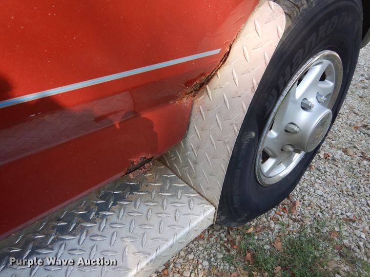 image for item GG9225 1995 Ford F250 utility bed pickup truck