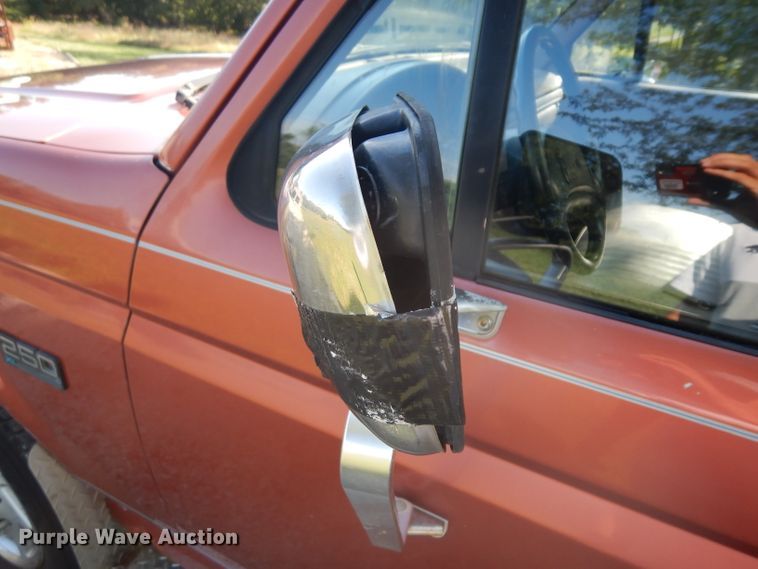 image for item GG9225 1995 Ford F250 utility bed pickup truck