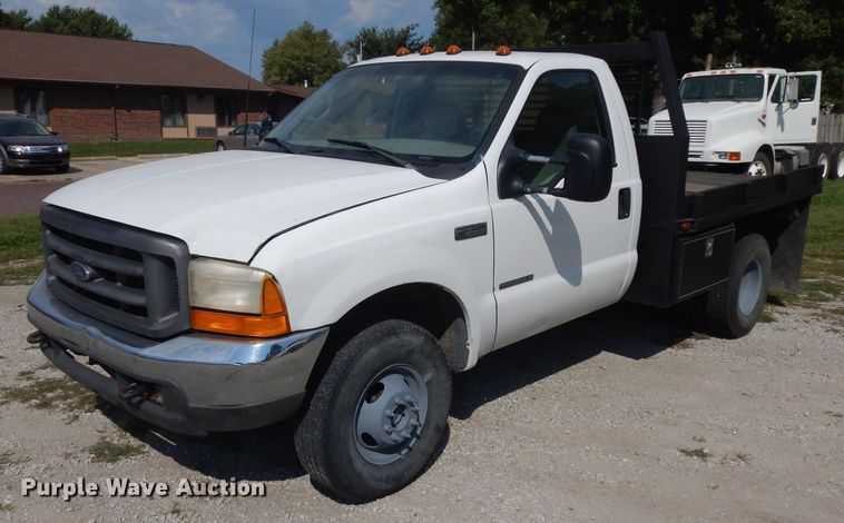 image for item GG9226 2000 Ford F350 Super Duty flatbed pickup truck