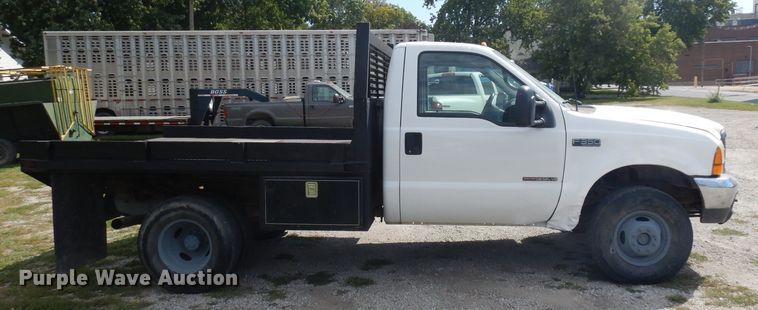 image for item GG9226 2000 Ford F350 Super Duty flatbed pickup truck