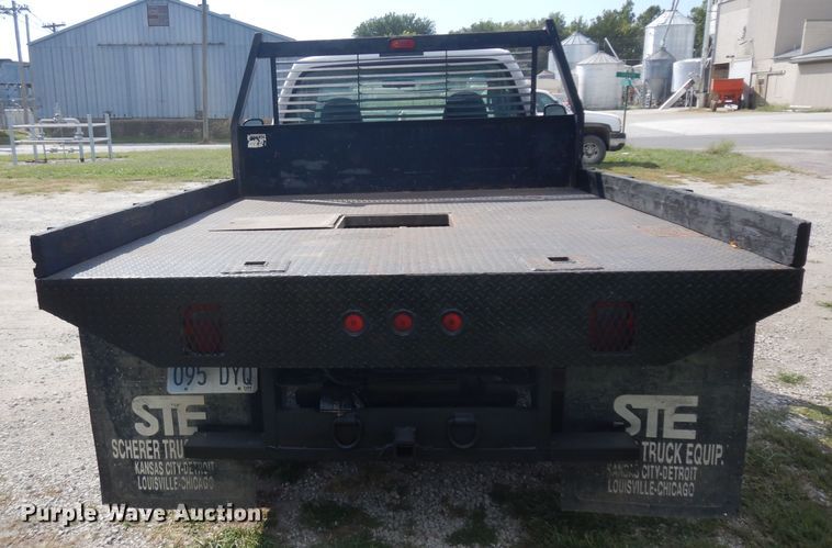 image for item GG9226 2000 Ford F350 Super Duty flatbed pickup truck