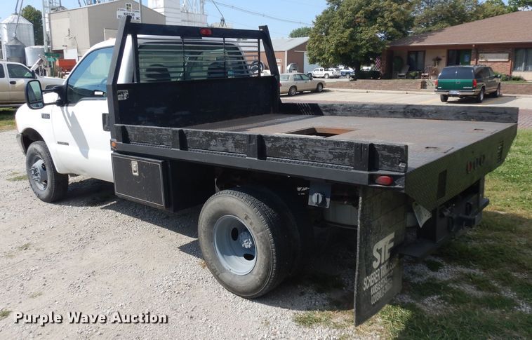 image for item GG9226 2000 Ford F350 Super Duty flatbed pickup truck