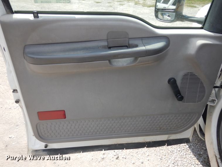 image for item GG9226 2000 Ford F350 Super Duty flatbed pickup truck