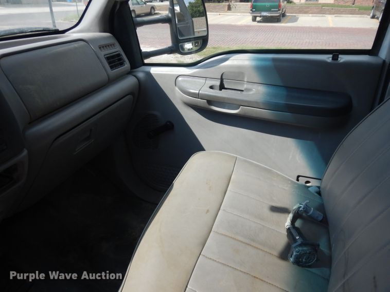 image for item GG9226 2000 Ford F350 Super Duty flatbed pickup truck