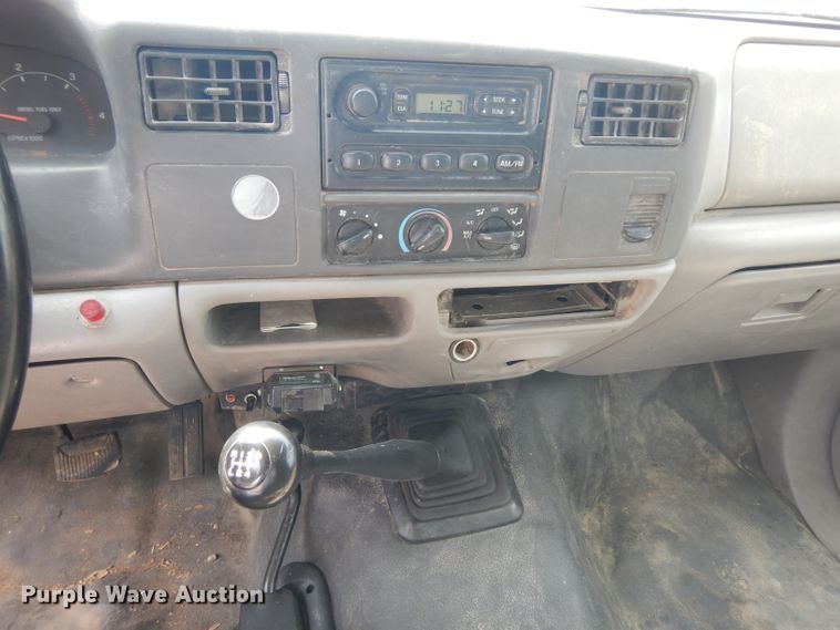 image for item GG9226 2000 Ford F350 Super Duty flatbed pickup truck