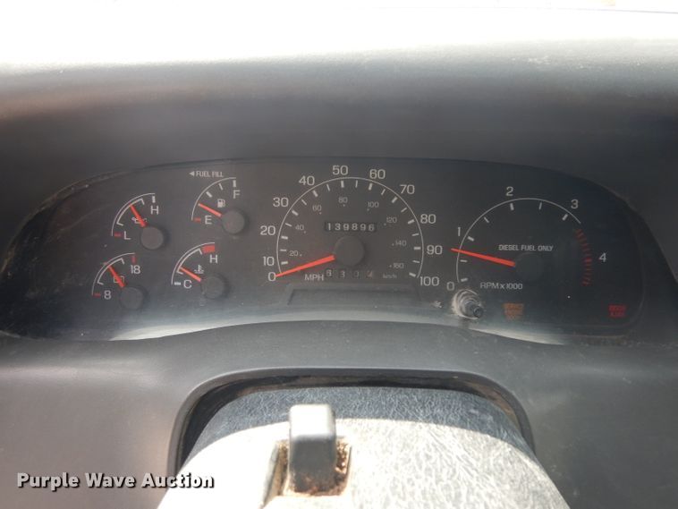 image for item GG9226 2000 Ford F350 Super Duty flatbed pickup truck