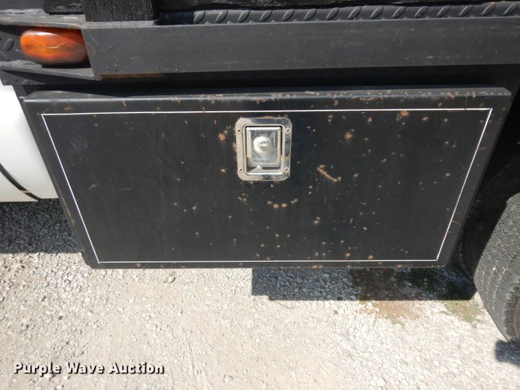 image for item GG9226 2000 Ford F350 Super Duty flatbed pickup truck