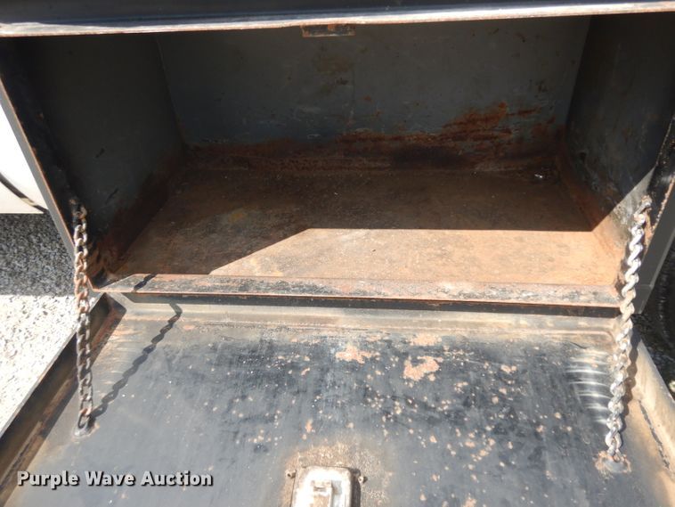 image for item GG9226 2000 Ford F350 Super Duty flatbed pickup truck