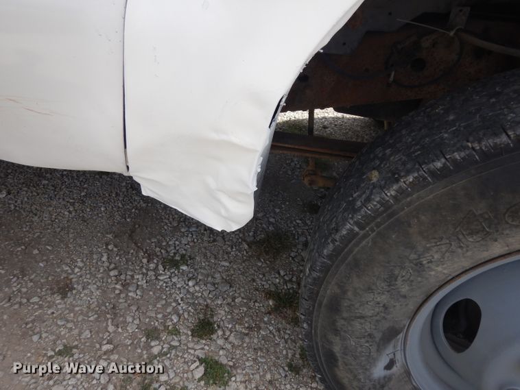 image for item GG9226 2000 Ford F350 Super Duty flatbed pickup truck