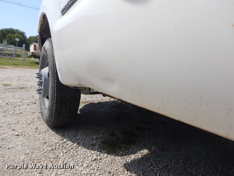 image for item GG9226 2000 Ford F350 Super Duty flatbed pickup truck