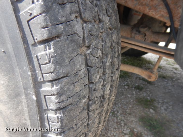 image for item GG9226 2000 Ford F350 Super Duty flatbed pickup truck