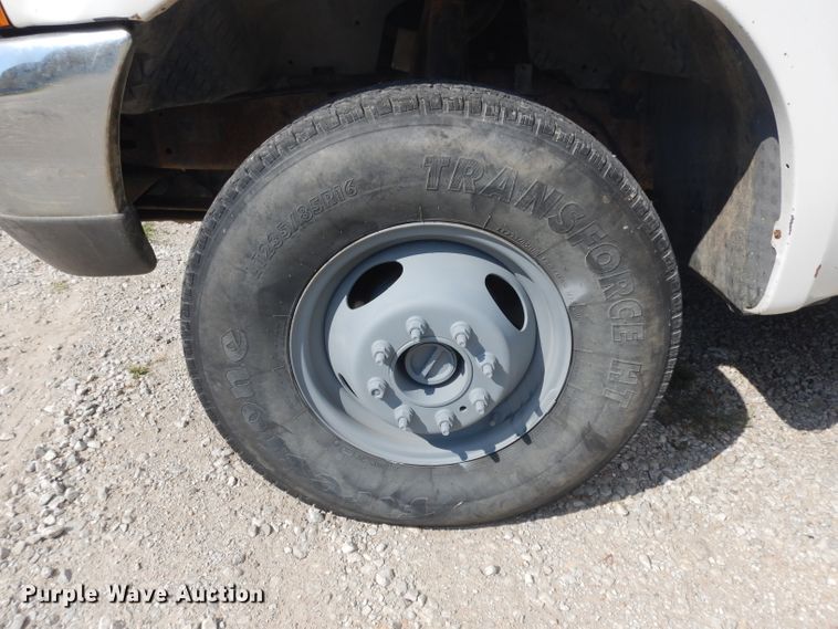 image for item GG9226 2000 Ford F350 Super Duty flatbed pickup truck