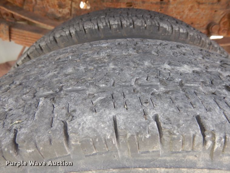 image for item GG9226 2000 Ford F350 Super Duty flatbed pickup truck