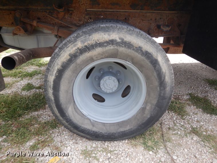 image for item GG9226 2000 Ford F350 Super Duty flatbed pickup truck