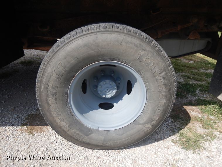 image for item GG9226 2000 Ford F350 Super Duty flatbed pickup truck