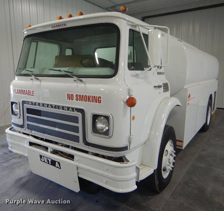 image for item GH9677 1978 International Cargo Star CO1850B fuel truck