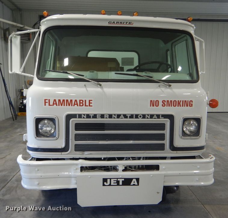 image for item GH9677 1978 International Cargo Star CO1850B fuel truck