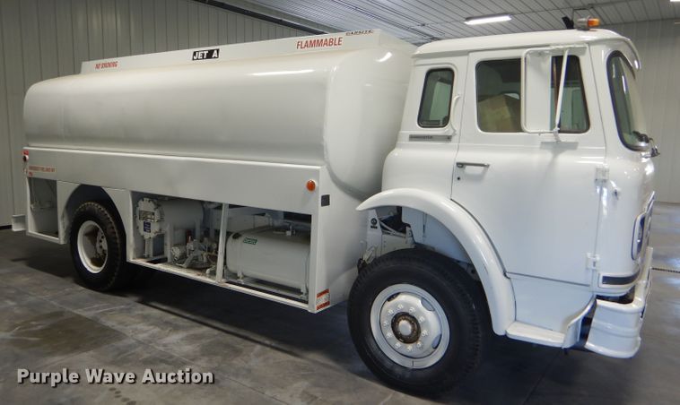 image for item GH9677 1978 International Cargo Star CO1850B fuel truck