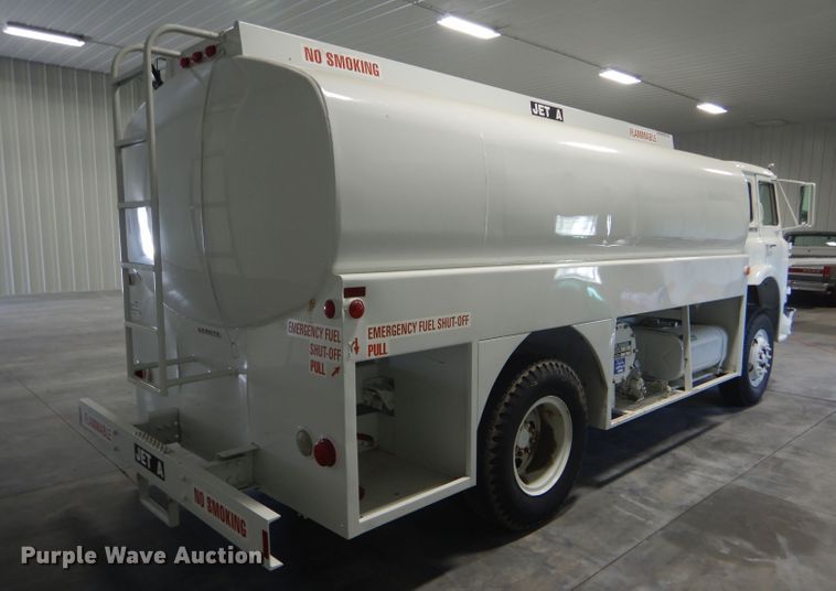 image for item GH9677 1978 International Cargo Star CO1850B fuel truck
