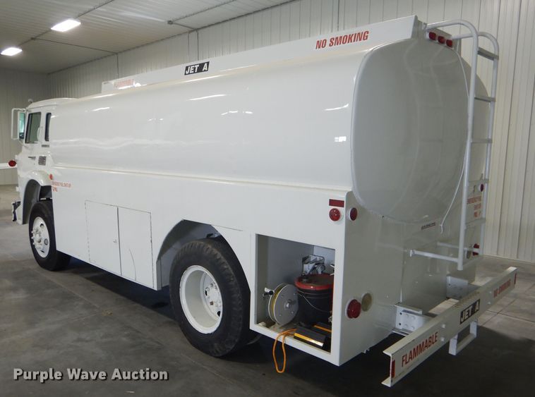 image for item GH9677 1978 International Cargo Star CO1850B fuel truck