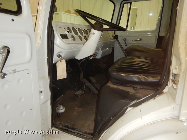 image for item GH9677 1978 International Cargo Star CO1850B fuel truck