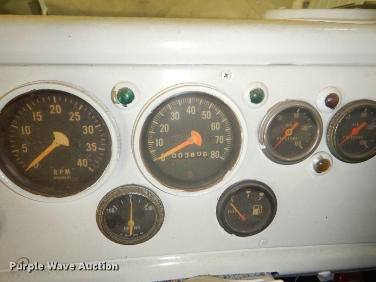 image for item GH9677 1978 International Cargo Star CO1850B fuel truck