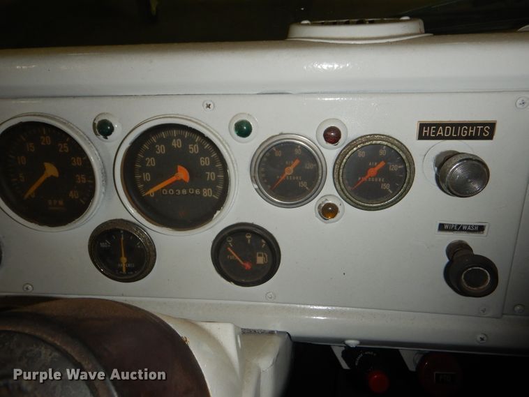 image for item GH9677 1978 International Cargo Star CO1850B fuel truck