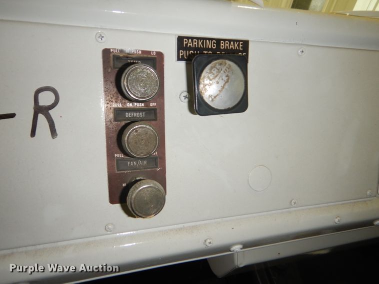 image for item GH9677 1978 International Cargo Star CO1850B fuel truck