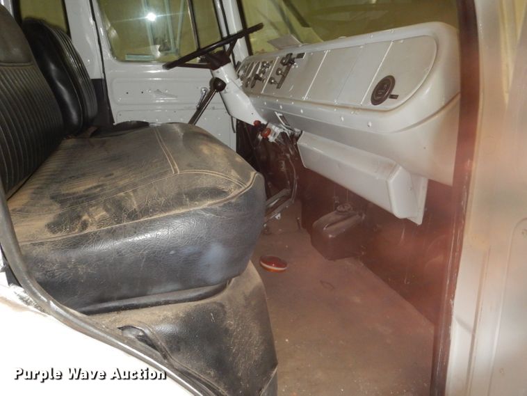 image for item GH9677 1978 International Cargo Star CO1850B fuel truck