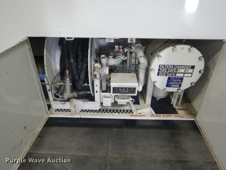 image for item GH9677 1978 International Cargo Star CO1850B fuel truck