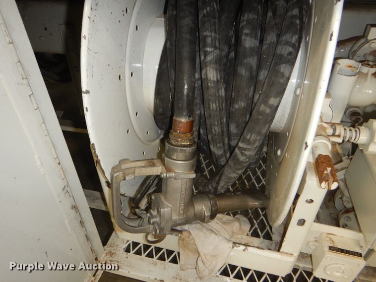 image for item GH9677 1978 International Cargo Star CO1850B fuel truck