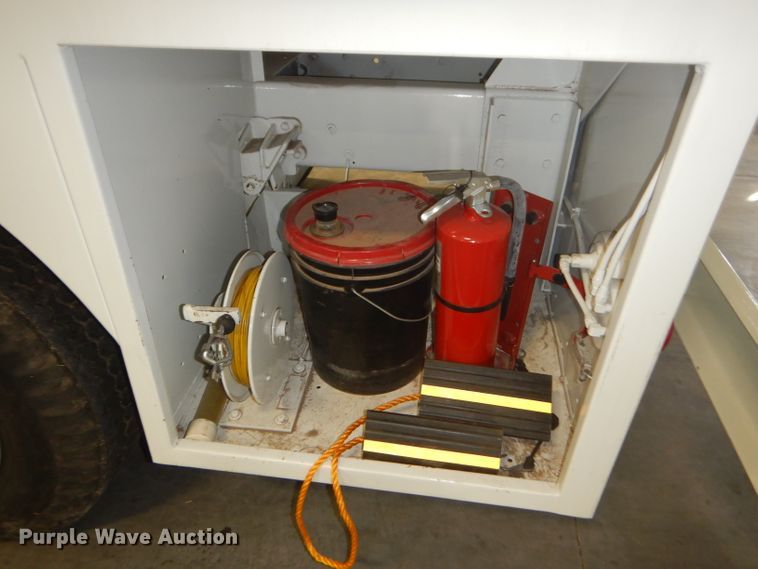 image for item GH9677 1978 International Cargo Star CO1850B fuel truck