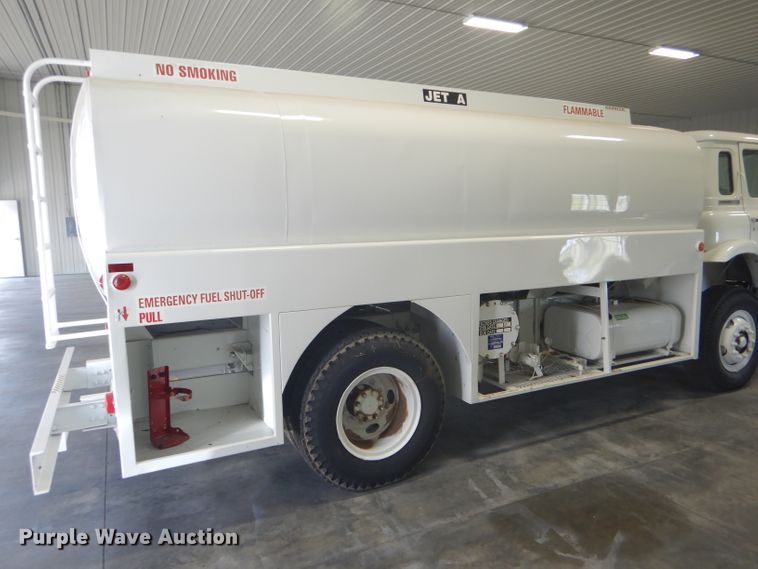 image for item GH9677 1978 International Cargo Star CO1850B fuel truck