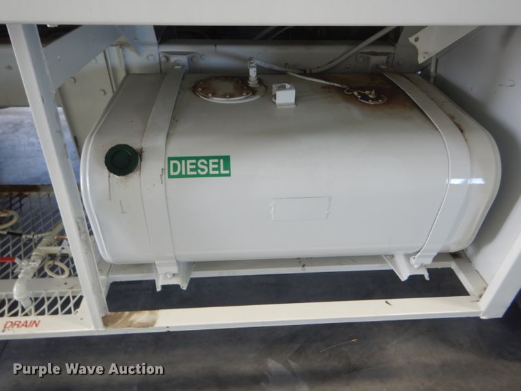 image for item GH9677 1978 International Cargo Star CO1850B fuel truck