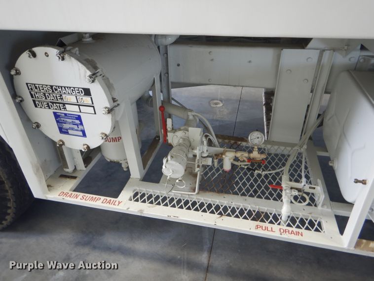 image for item GH9677 1978 International Cargo Star CO1850B fuel truck