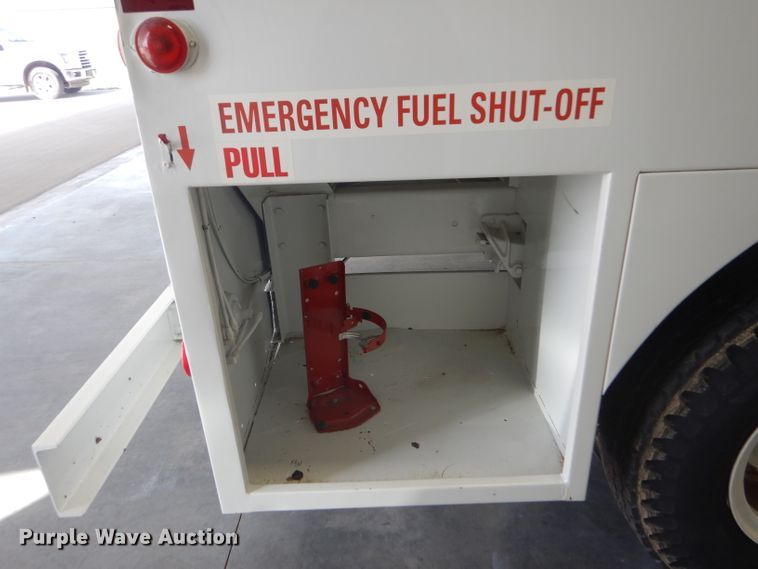 image for item GH9677 1978 International Cargo Star CO1850B fuel truck