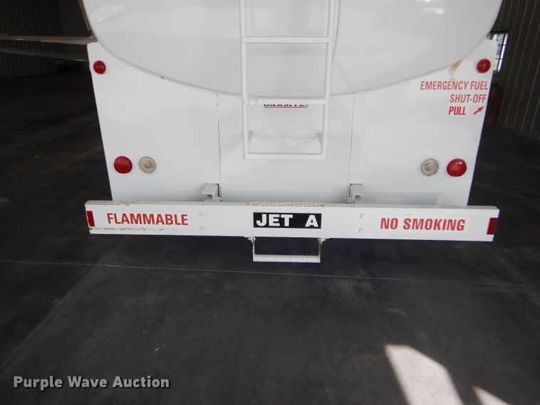 image for item GH9677 1978 International Cargo Star CO1850B fuel truck