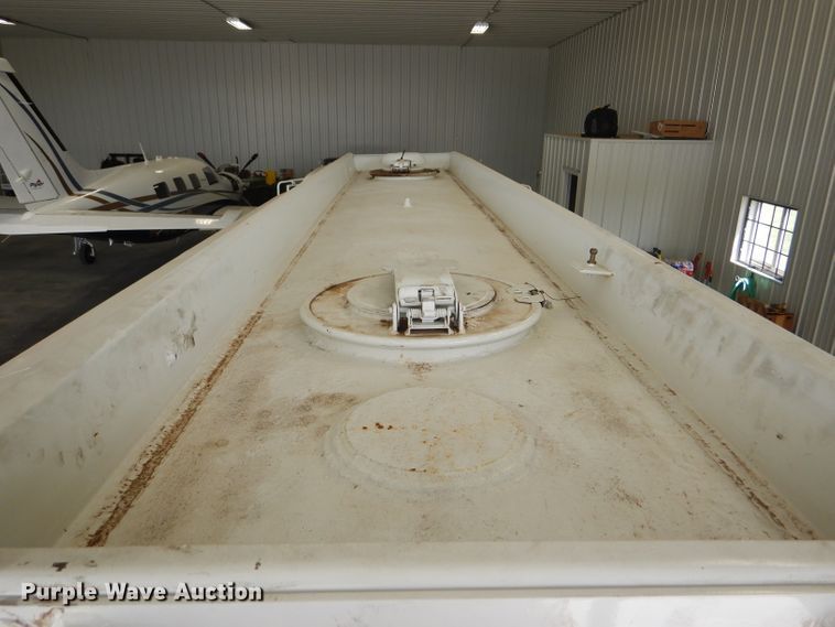 image for item GH9677 1978 International Cargo Star CO1850B fuel truck