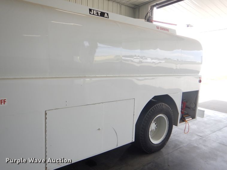 image for item GH9677 1978 International Cargo Star CO1850B fuel truck