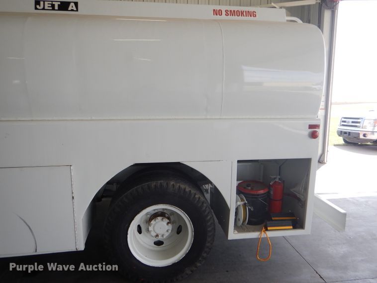 image for item GH9677 1978 International Cargo Star CO1850B fuel truck