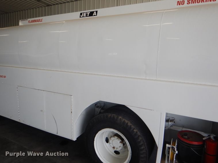 image for item GH9677 1978 International Cargo Star CO1850B fuel truck