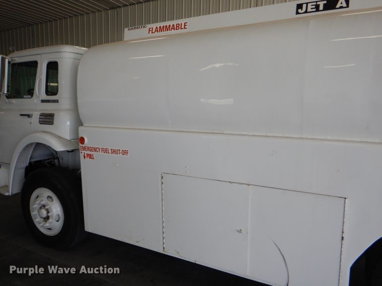 image for item GH9677 1978 International Cargo Star CO1850B fuel truck