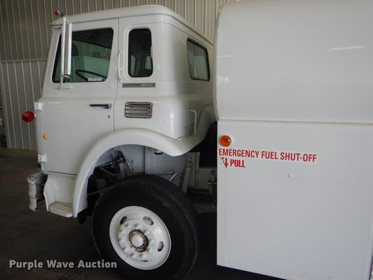 image for item GH9677 1978 International Cargo Star CO1850B fuel truck