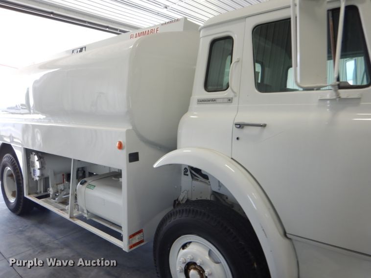 image for item GH9677 1978 International Cargo Star CO1850B fuel truck