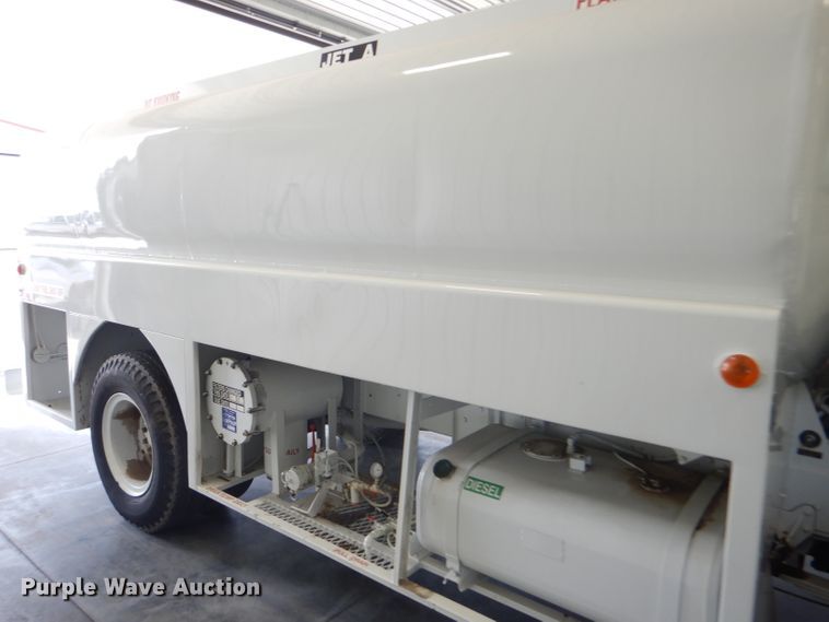 image for item GH9677 1978 International Cargo Star CO1850B fuel truck