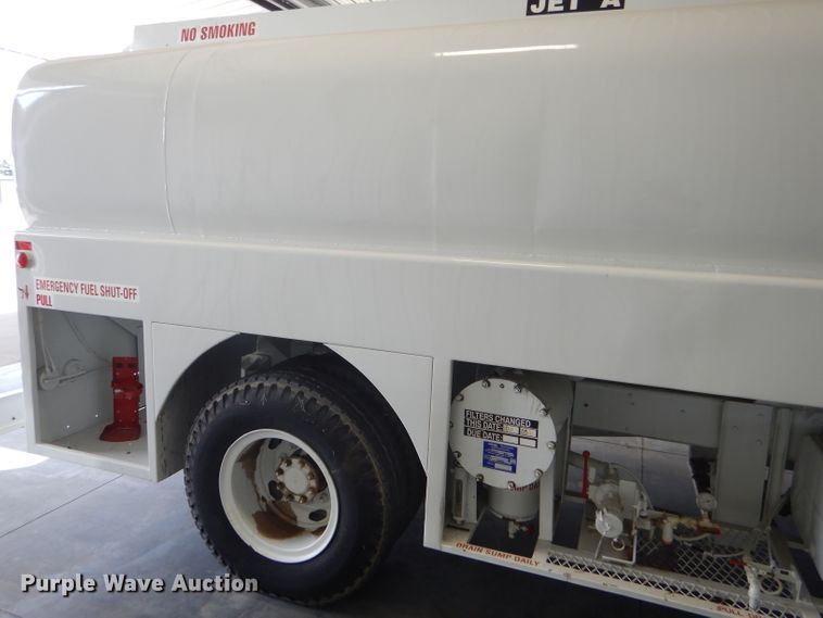 image for item GH9677 1978 International Cargo Star CO1850B fuel truck