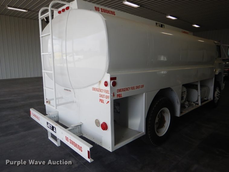 image for item GH9677 1978 International Cargo Star CO1850B fuel truck